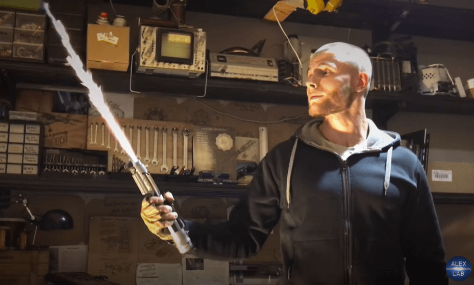Guinness World Record: YouTuber builds first fully functional lightsaber
