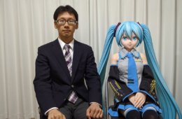 Mann heiratet Anime-Charakter
